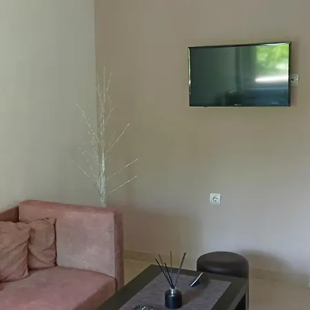 4l Apartment *
