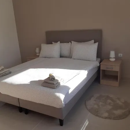 4l Apartment