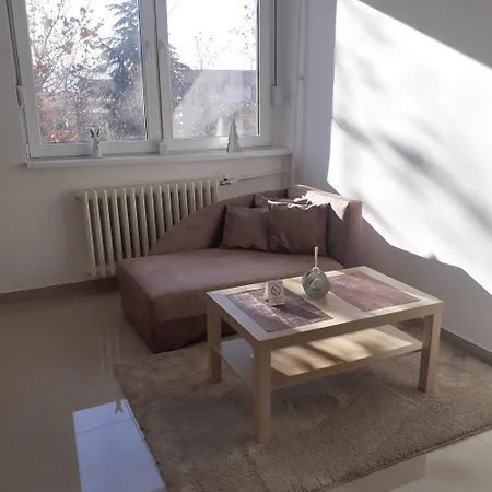 4l Apartment *